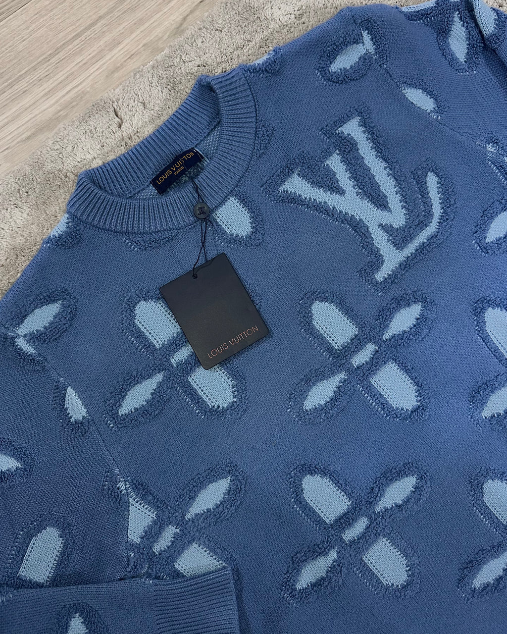 Pull en coton bleu reliefs LV