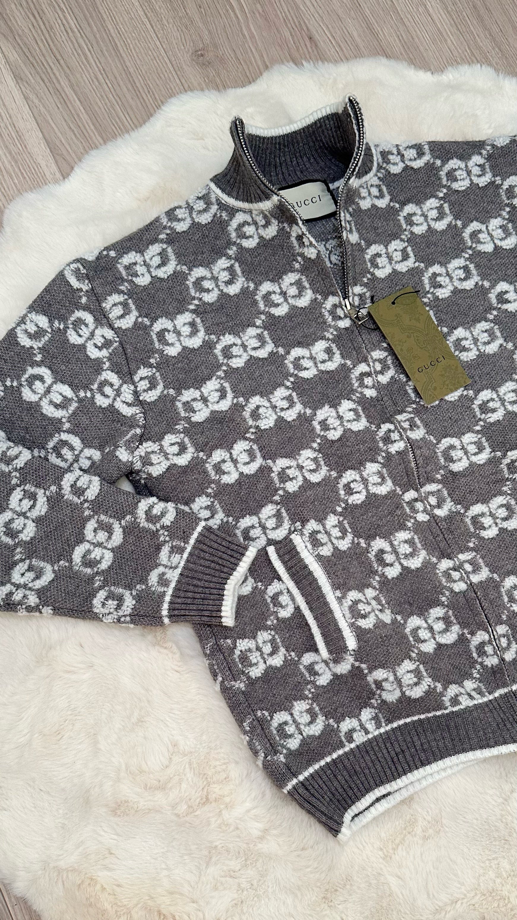 Gilet gris en coton brodé GG