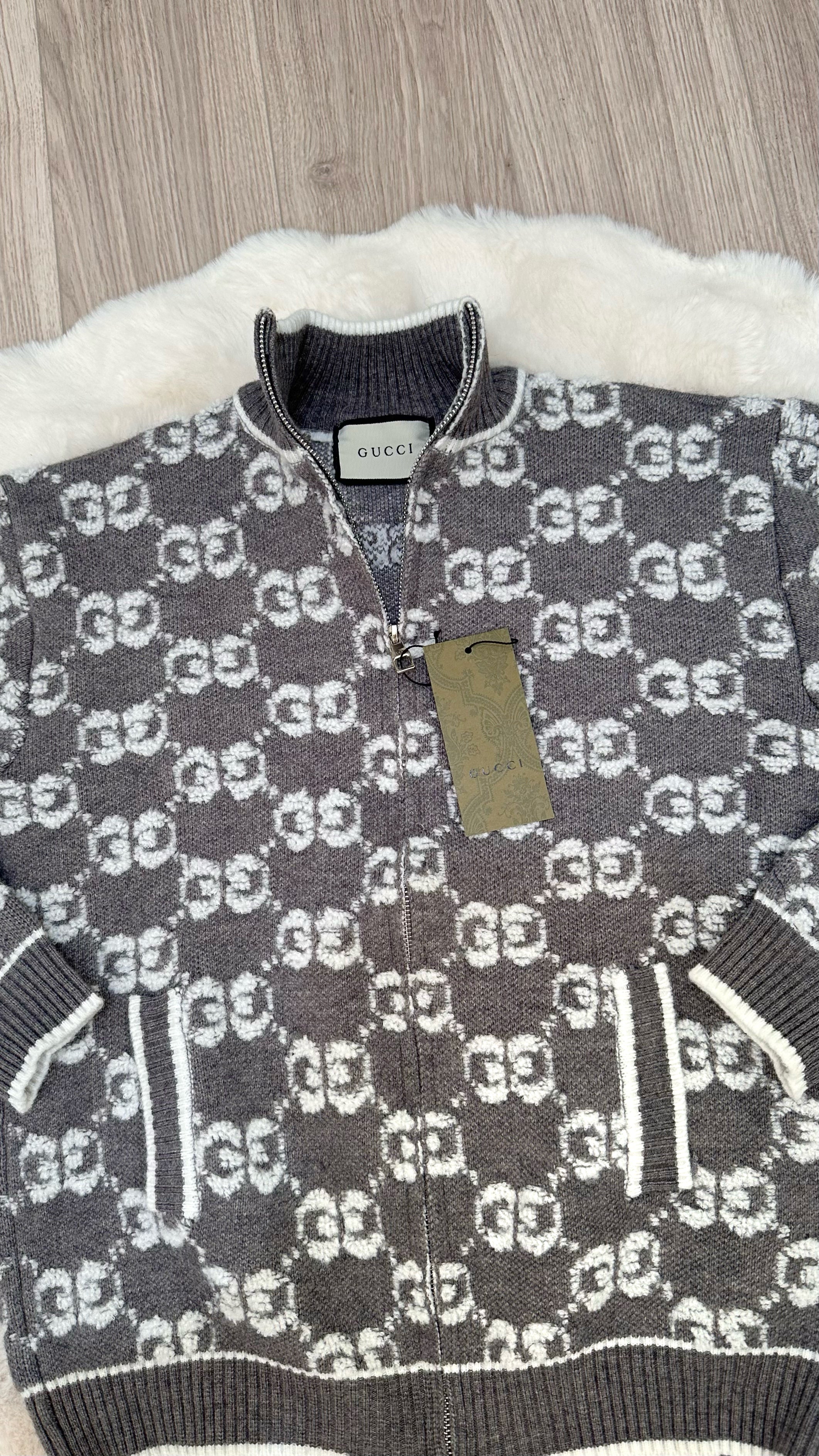 Gilet gris en coton brodé GG