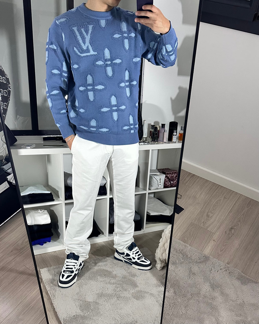 Pull en coton bleu reliefs LV