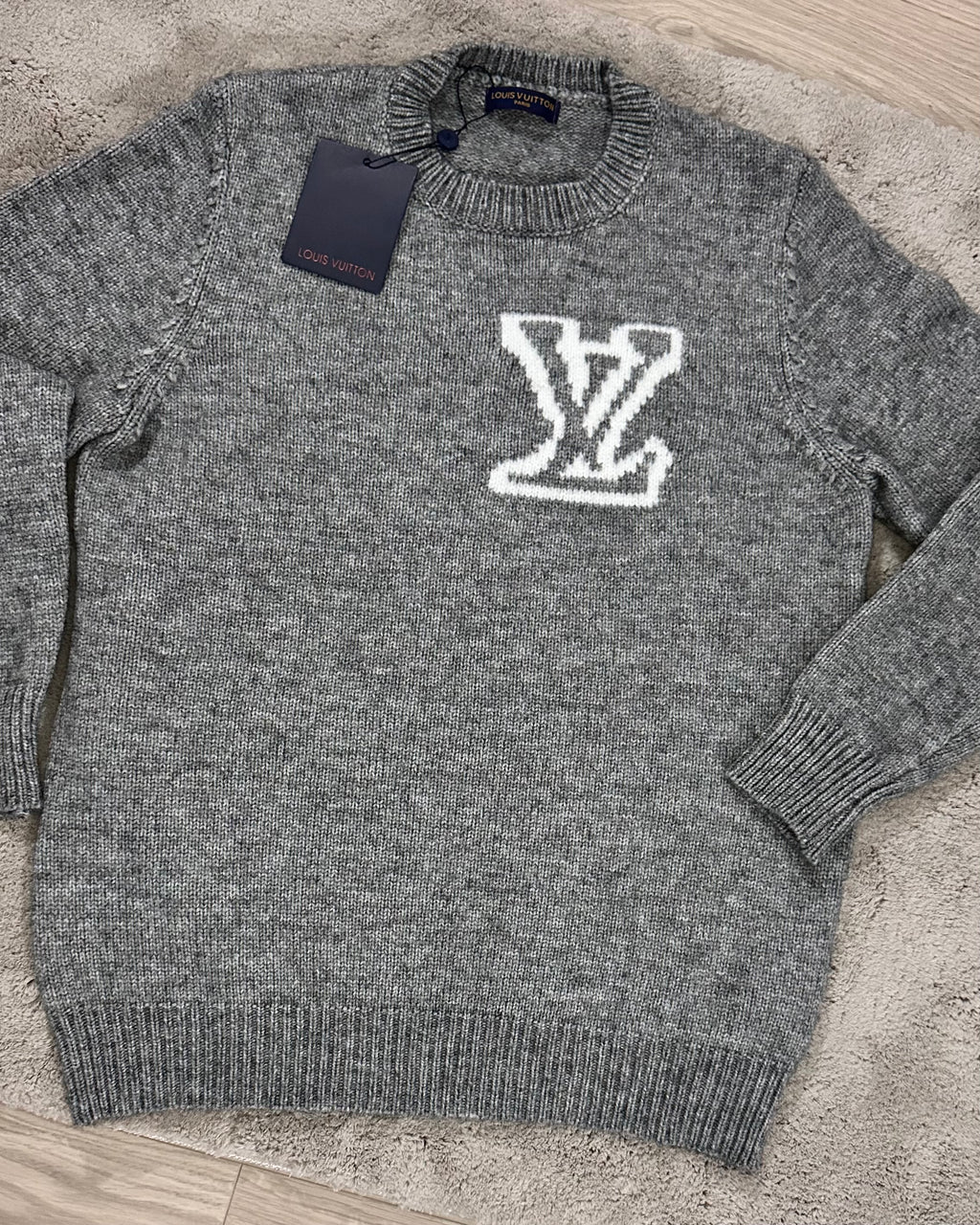 Pull en coton gris brodé LV