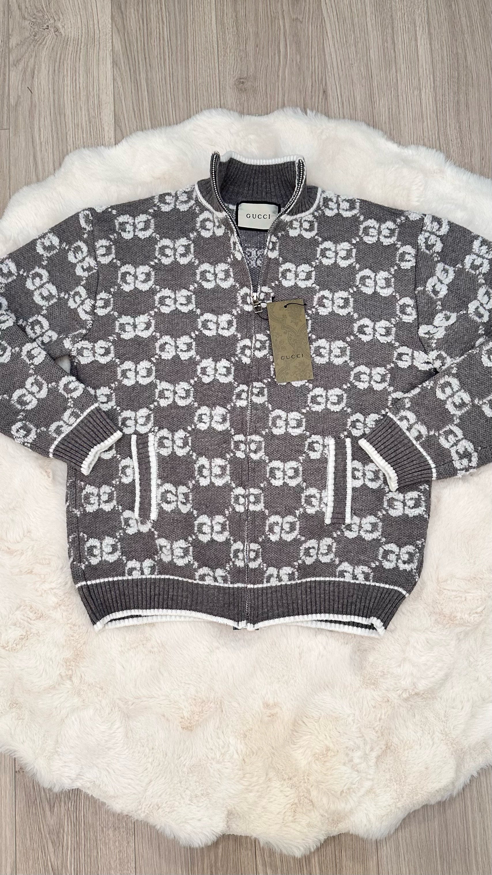 Gilet gris en coton brodé GG