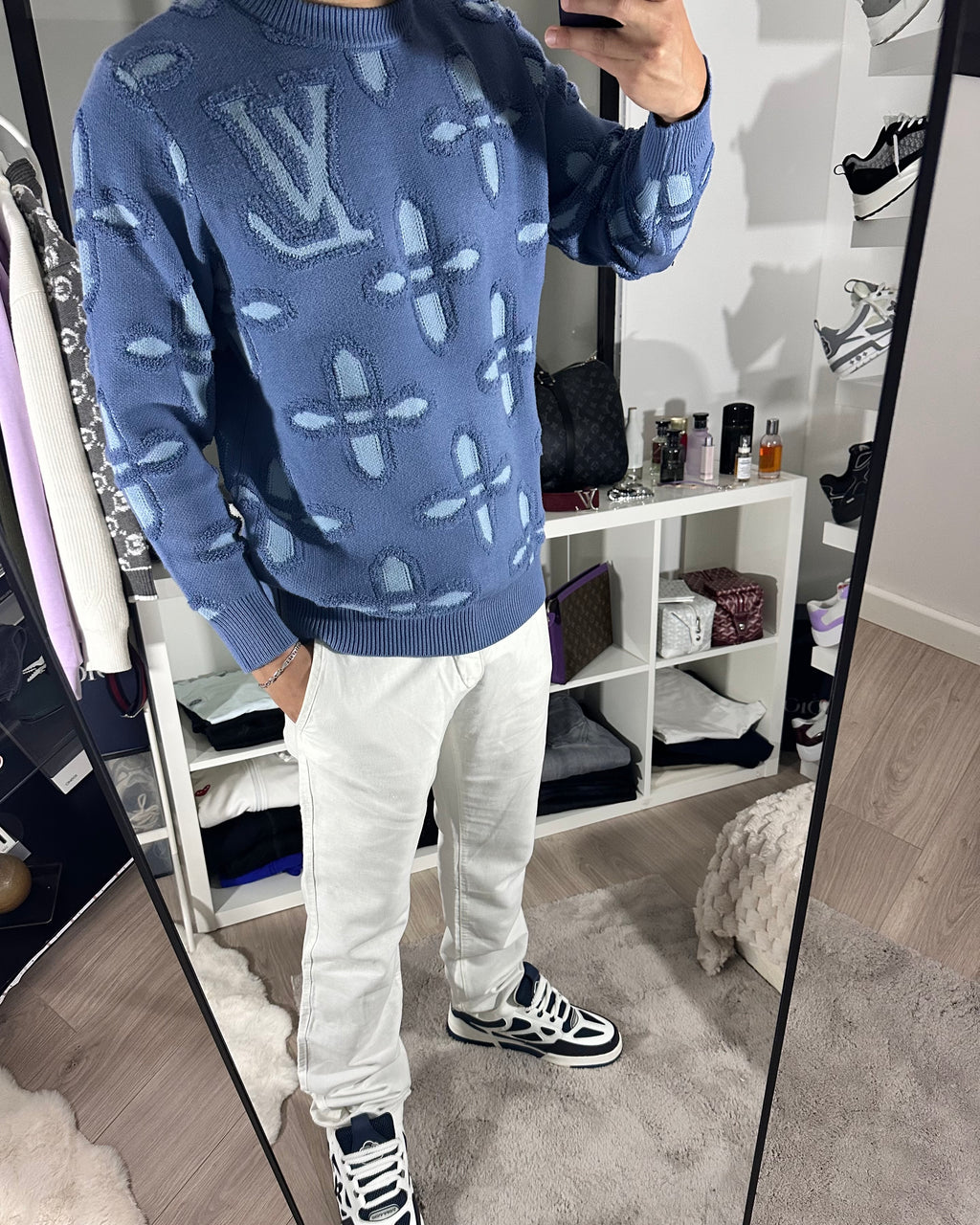 Pull en coton bleu reliefs LV